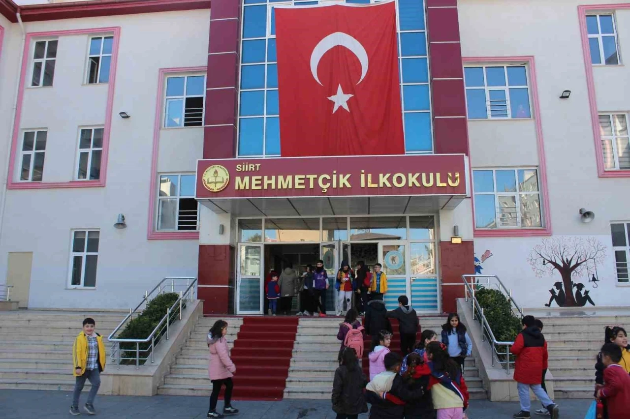 Sanatla Büyüyen Çocuklar: Mehmetçik İlkokulu’nun İlham Veren Duvarları