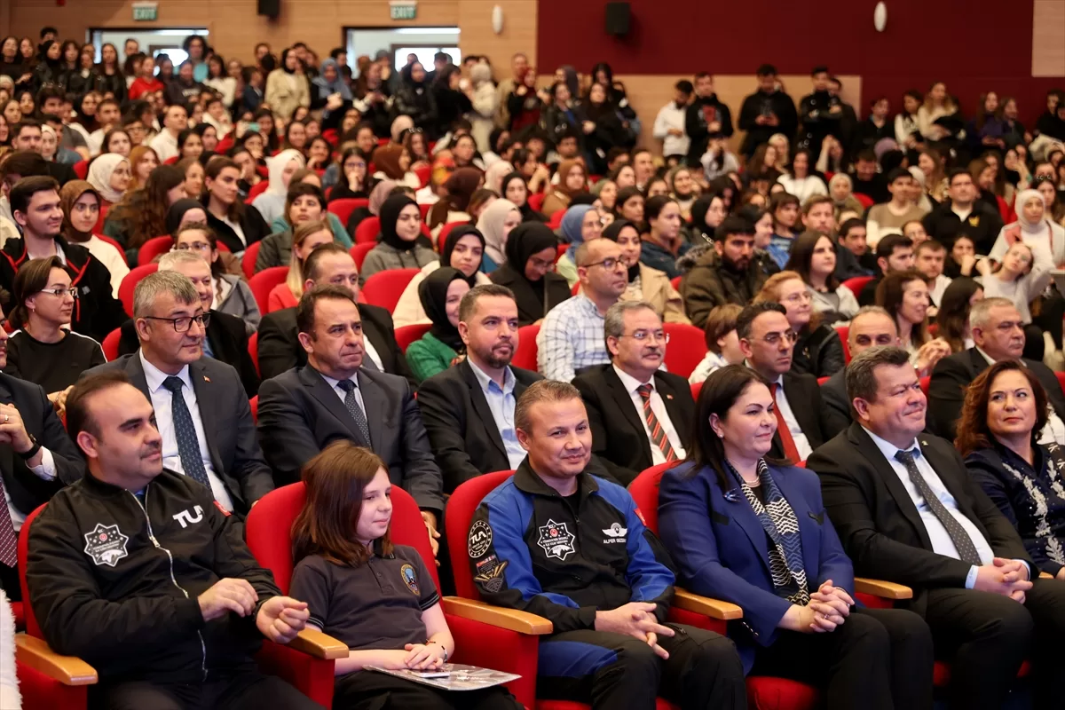 Sanayi ve Teknoloji Bakanı Kacır Edirne'de Gençlere Seslendi: "Hayallerinizin Hedefleri Ufkun Ötesine Geçsin!"