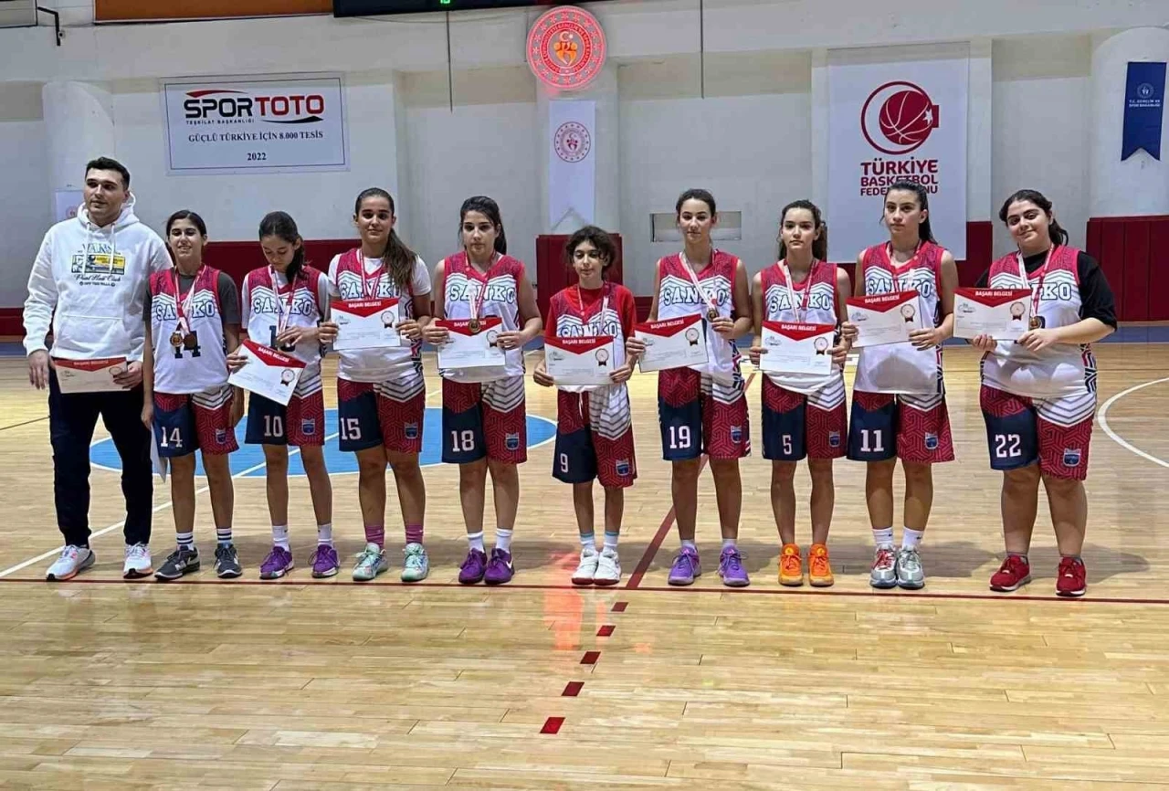 SANKO Okulları Yıldız Kız Basketbol Takımı Şampiyonluğu Kucakladı