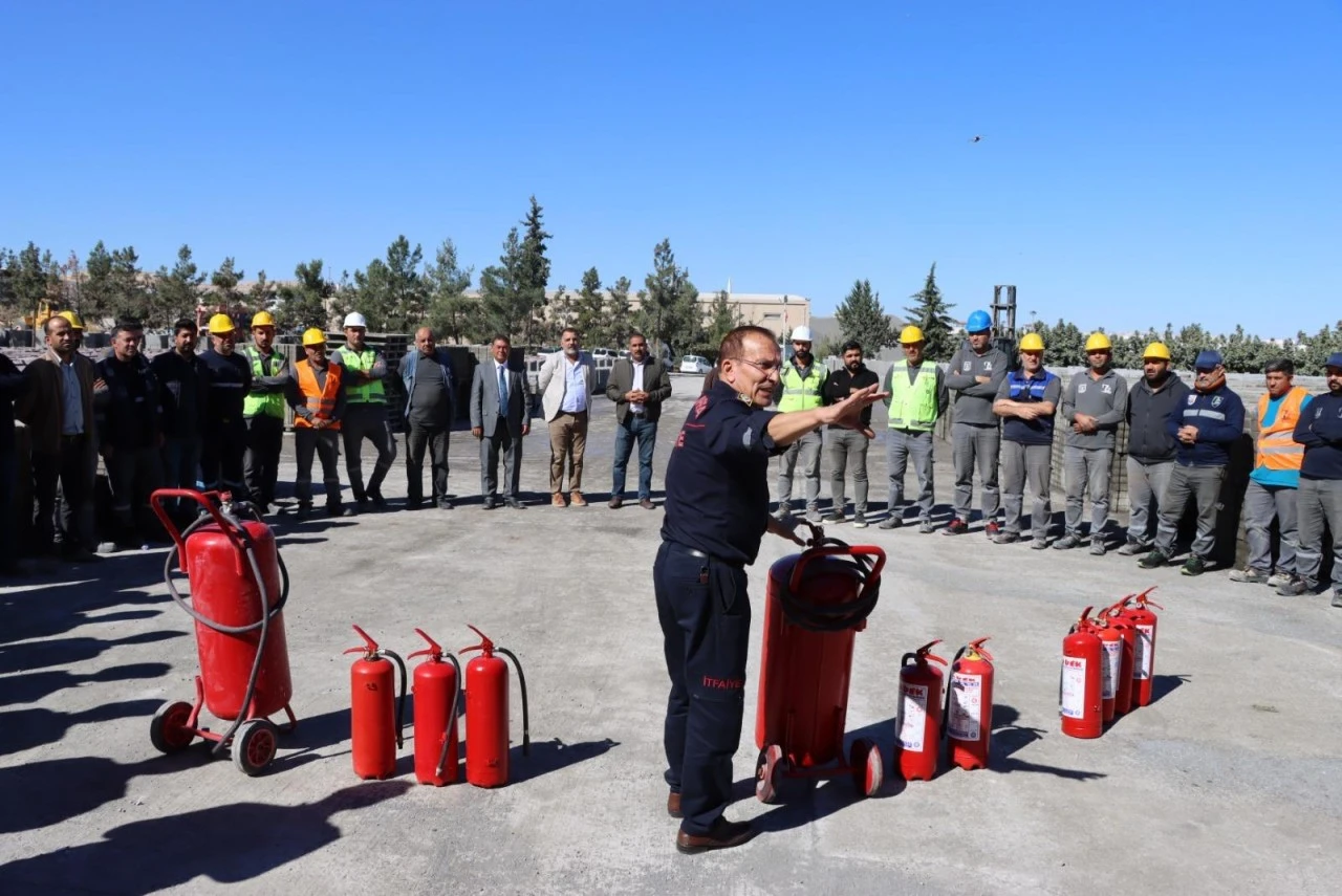 Şanlıurfa Büyükşehir Belediyesi Personeline Yangına Müdahale Eğitimi Verildi