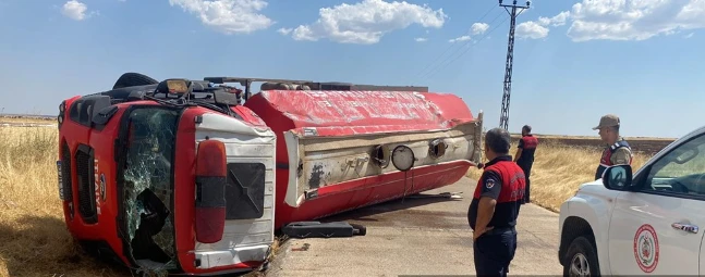 Şanlıurfa'da İtfaiye Aracı Devrildi