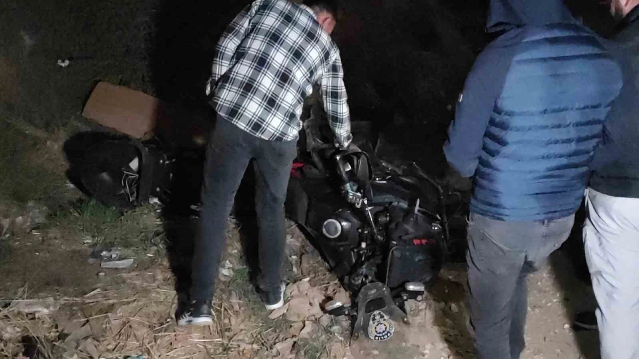 Şanlıurfa'da Otomobil ile Motosikletli Polis Ekibinin Çarpıştığı Kazada 2 Polis Yaralandı