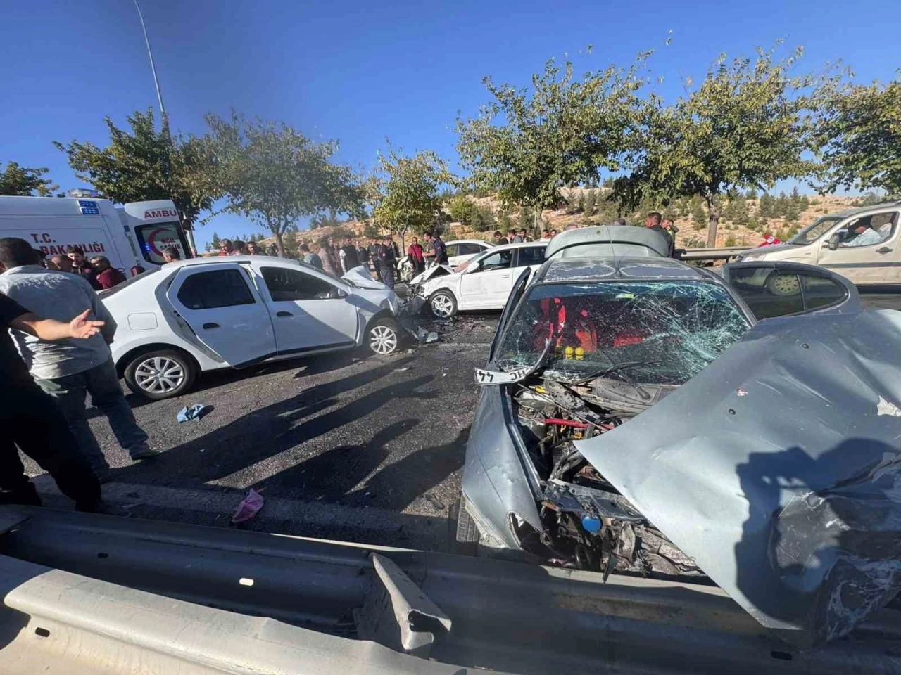 Şanlıurfa'da Zincirleme Trafik Kazası: 4 Araç Birbirine Girdi, 5 Yaralı!