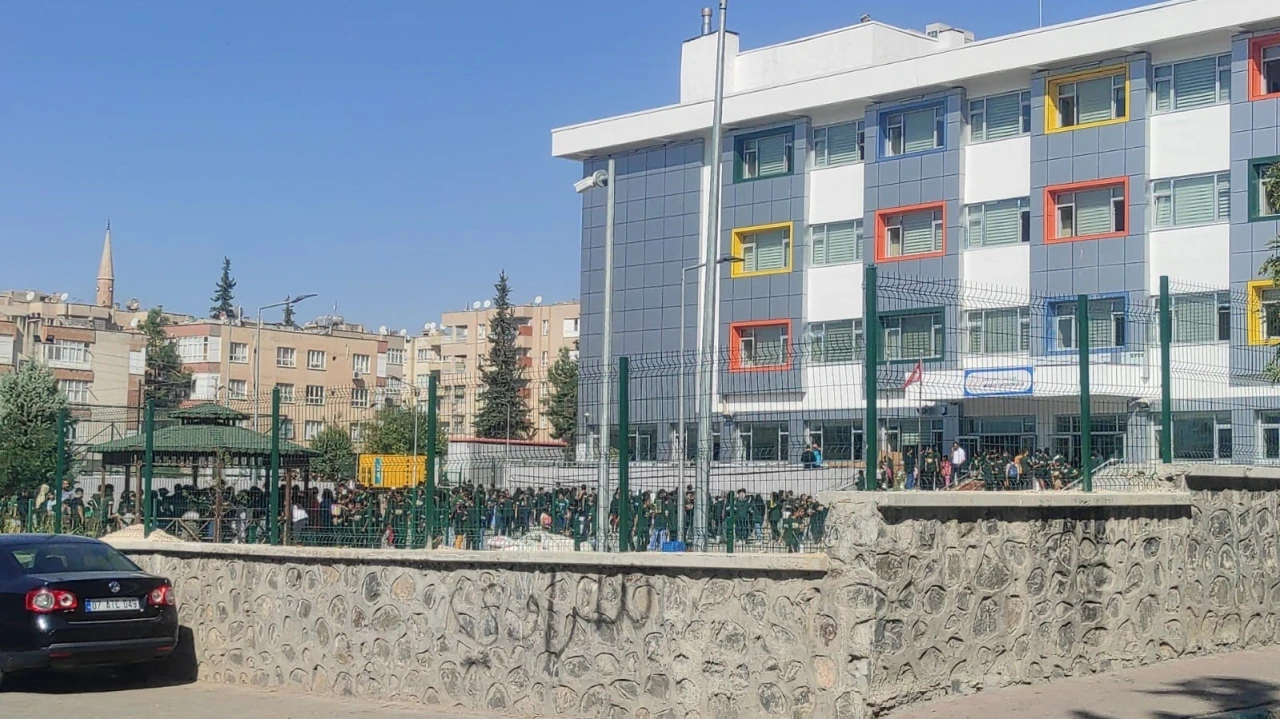 Şanlıurfa ve Adıyaman'da Okullar Deprem Sonrası Bir Gün Süreyle Tatil Edildi