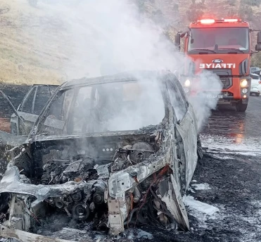 Şırnak'ta Seyir Halinde Alev Alan Otomobil Küle Döndü