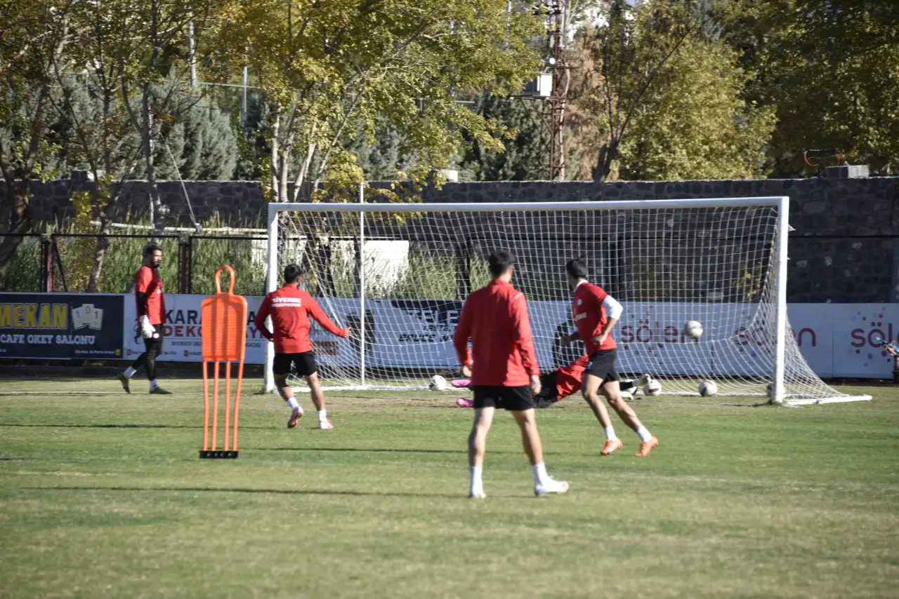 Siverek Belediyespor, Kahta 02 Spor Maçına Hazırlıklarını Tamamladı