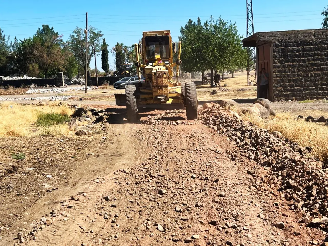 Siverek'te Kırsal Mahallelerin Yol Sorunu Çözülüyor