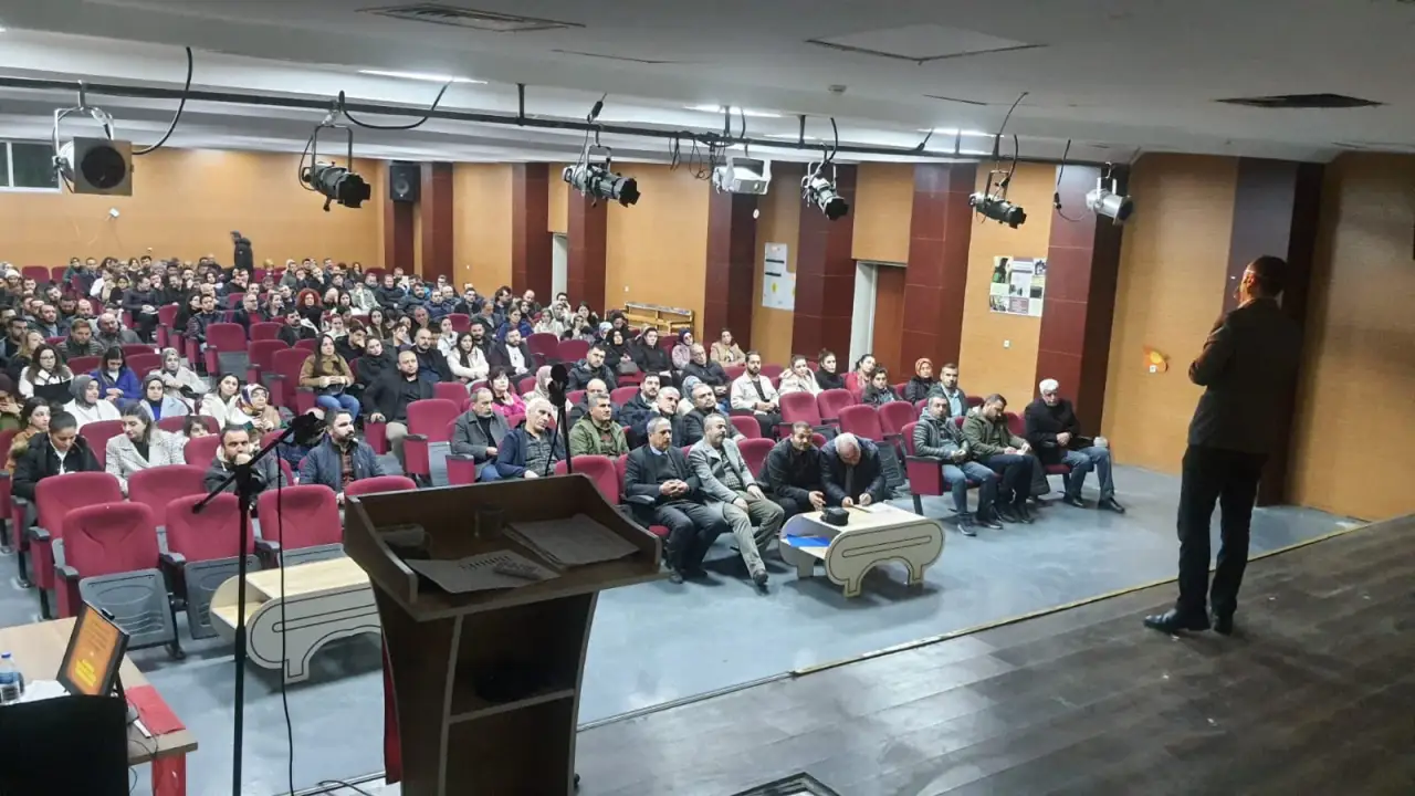 Siverek’te Öğrenci Devamsızlığını Önlemeye Yönelik Seminer Düzenlendi