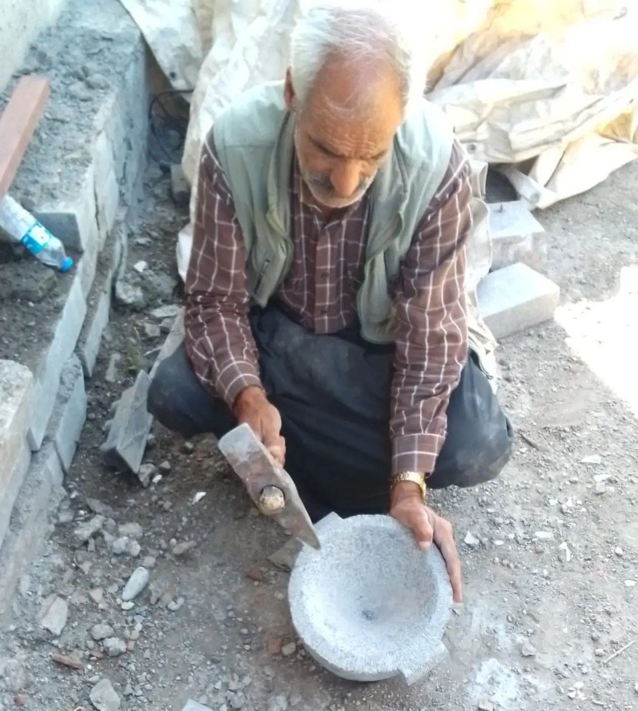 Siverek'te Sokak Hayvanları İçin Taştan Suluklar 