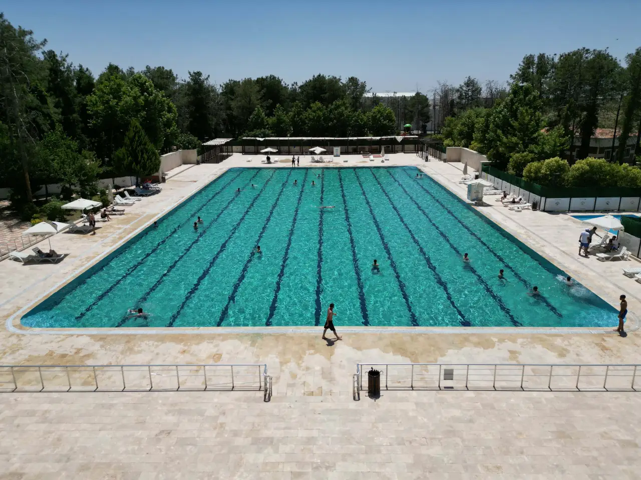 Siverek'te Yarı Olimpik Havuz Hizmete Girdi