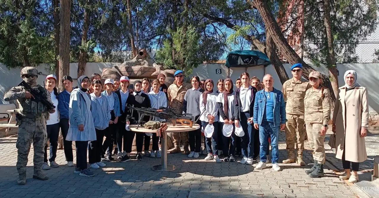 Siverekli Öğrencilerden İlçe Jandarma Komutanlığına Ziyaret