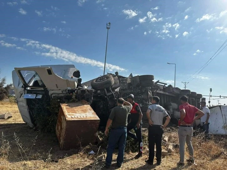  Tır ile Çarpışan Otomobilin Sürücüsü Hayatını Kaybetti