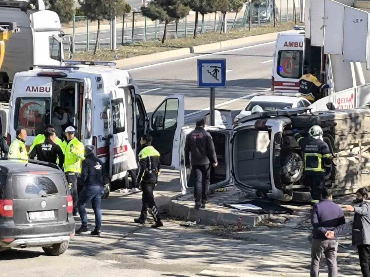 Trafik Kazası: İki Araç Çarpıştı, İki Kişi Yaralandı