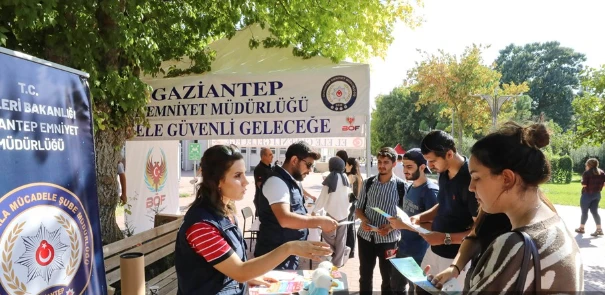  Üniversite Öğrencilerine Polis Ekiplerinden Güvenlik Eğitimi