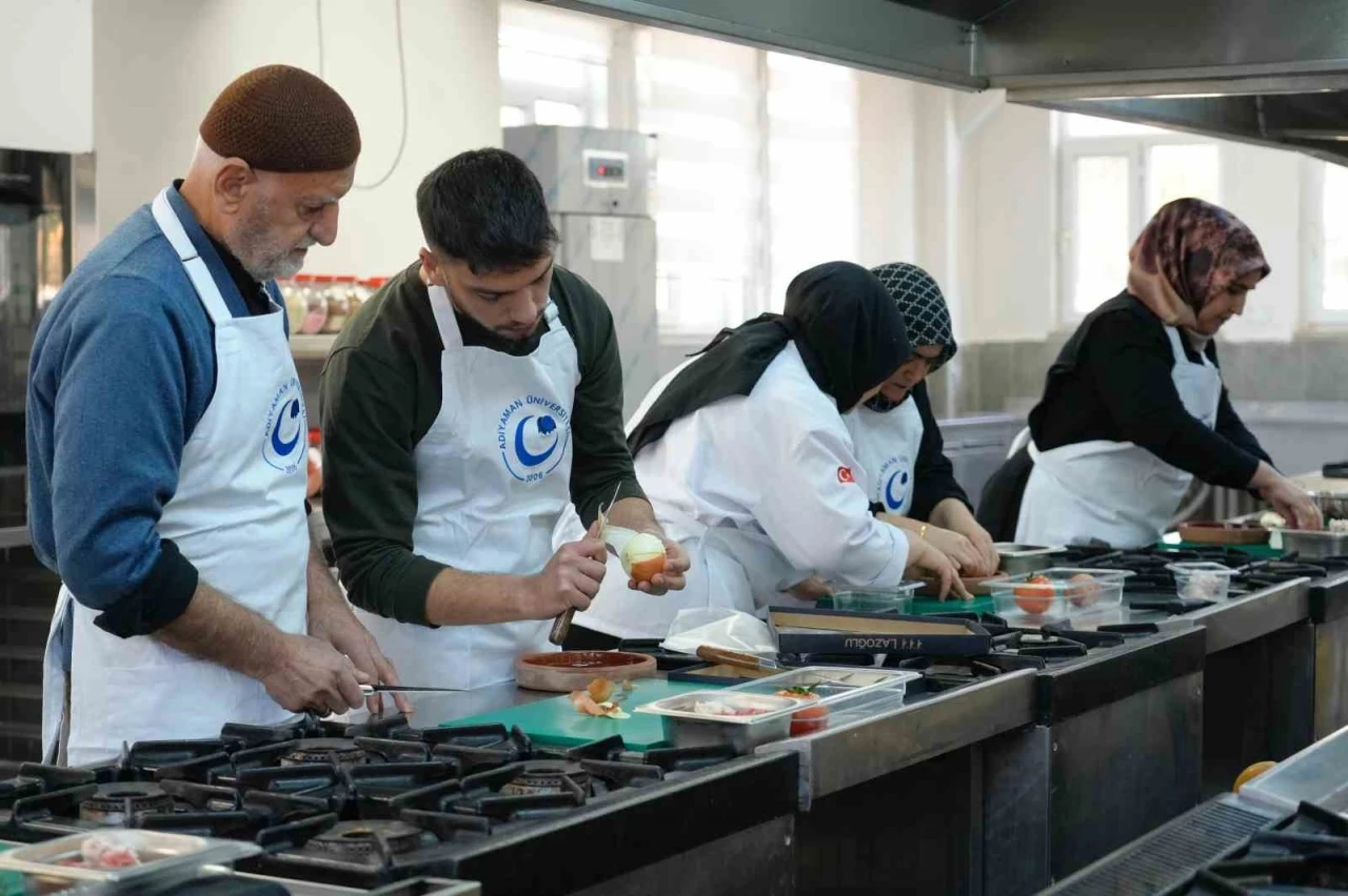 Üniversitesi’nde Emekliler Yılına Lezzetli Bir Veda Yemek Yarışması Tamamlandı