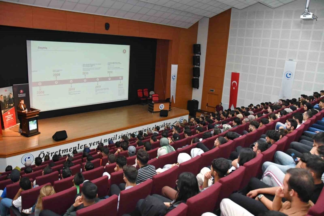 Üniversitesi’nde “Uçuş ve Ötesi” Başlıklı Söyleşi Programı Düzenlendi