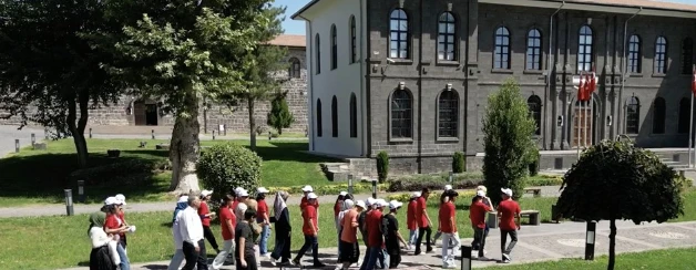 Vakıflar Bölge Müdürlüğü'nden Gençlere Tarihi ve Kültürel Gezi