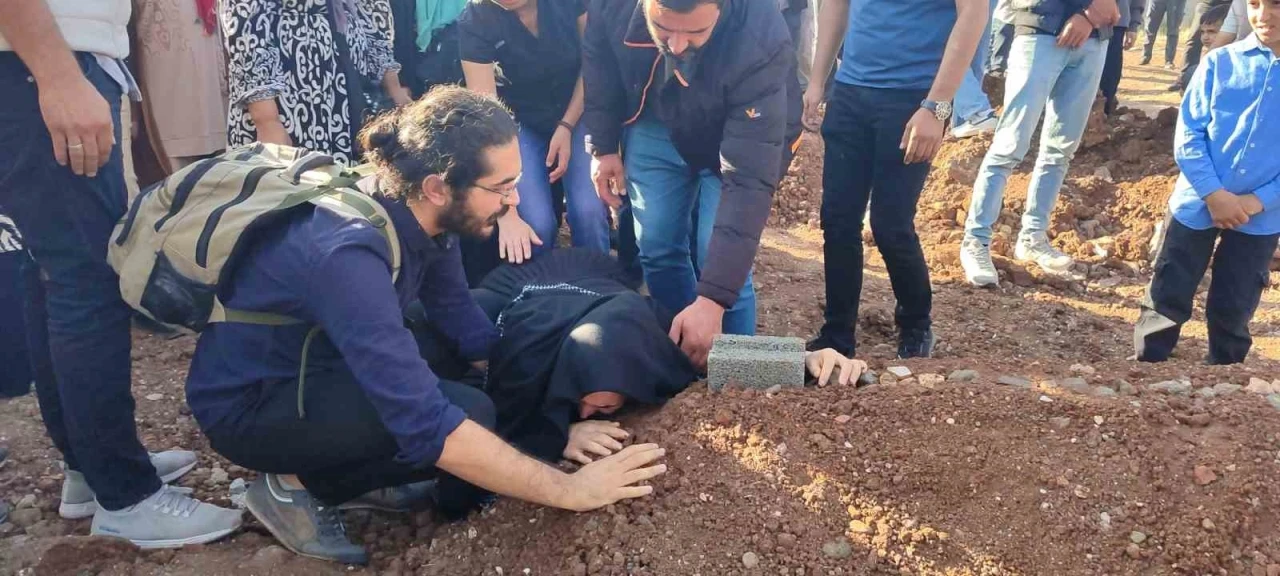 Van Gölü'nde Cesedi Bulunan Rojin, Diyarbakır'da Toprağa Verildi