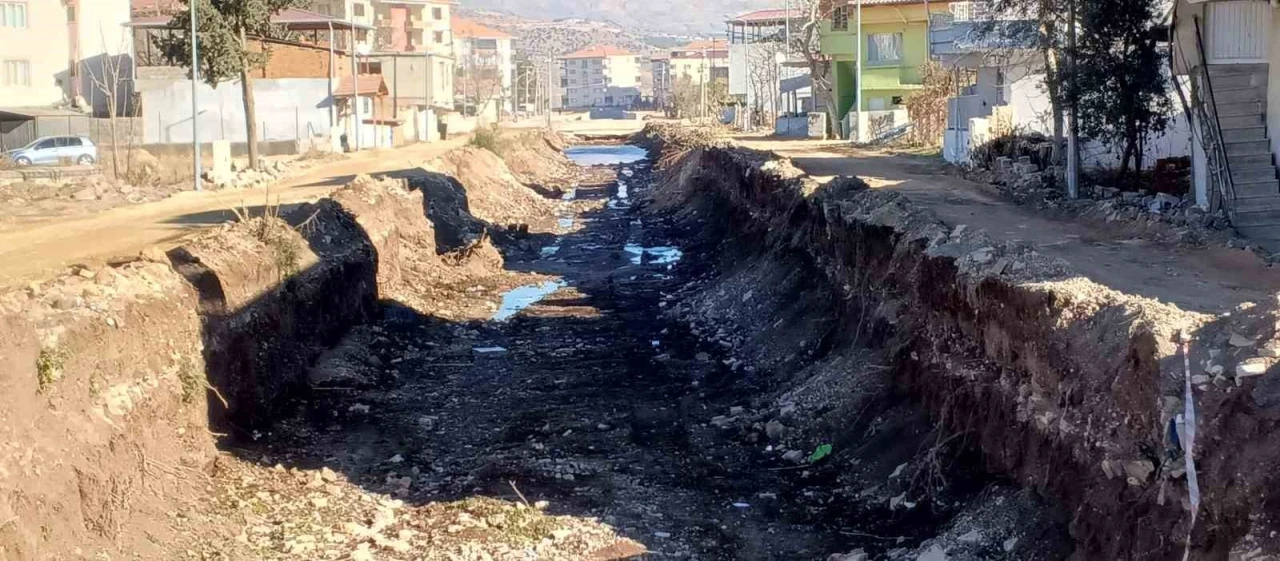 Yemişen Deresi'nde İyileştirme Çalışmaları Devam Ediyor