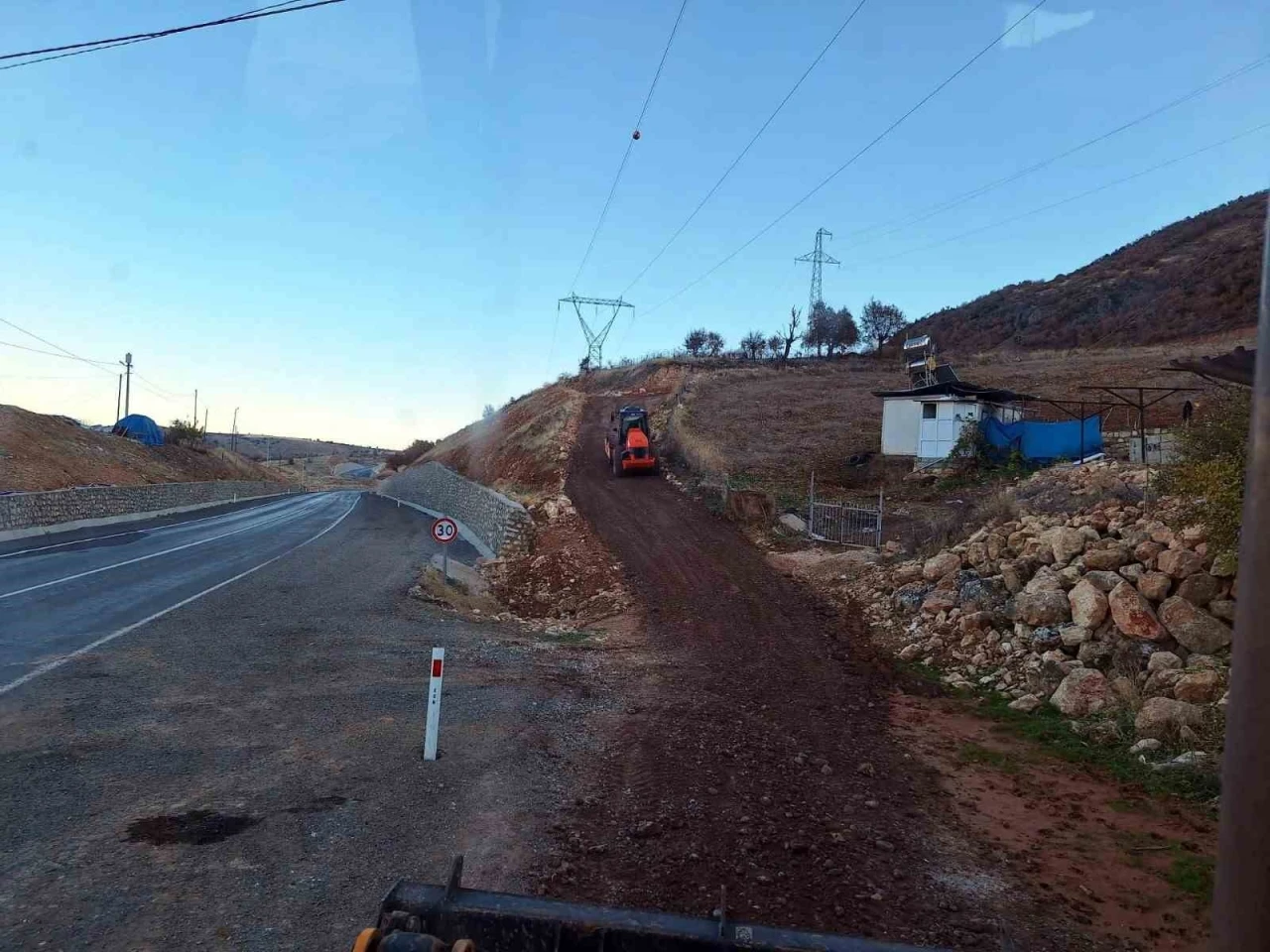 Yol Yapım Çalışmaları Tüm Hızıyla Devam Ediyor