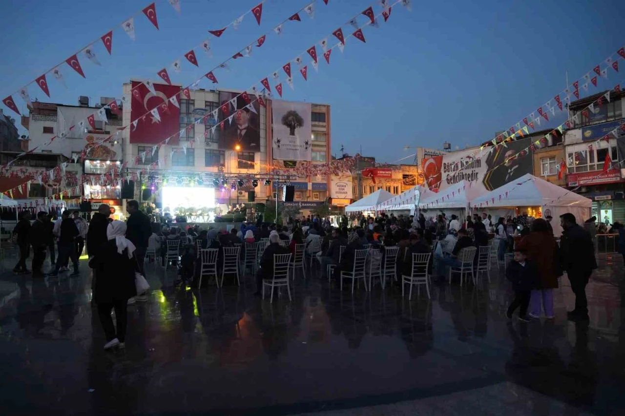 Zeytin Festivali Kapanış Konserinde Büyük Yoğunluk Yaşadı