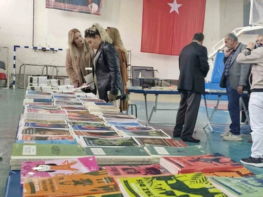 1. Kitap Fuarı Başladı: Edebiyat Tutkunlarını Bir Araya Getiriyor