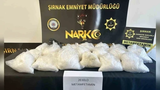 20 Kilogram Uyuşturucu Operasyonu Arka Koltukta Saklanan Metamfetamin Ele Geçirildi