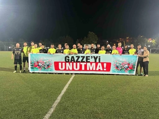 29 Ekim Futbol Turnuvasında ‘Gazze’yi Unutma’ Pankartıyla Filistin’e Destek