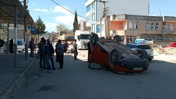 Adıyaman'da Kaza: İki Otomobil Çarpıştı, 2 Kişi Yaralandı
