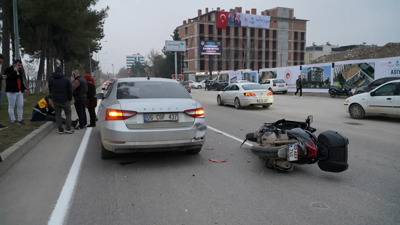 Adıyaman'da Motosiklet ile Otomobil Çarpıştı Bir Kişi Yaralandı