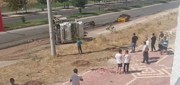 Batman'da Yokuş Aşağı İnen Kamyon Devrildi