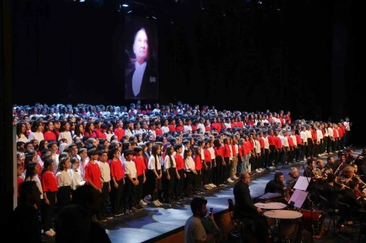 Bin Çocuktan Oluşan Koro, 23 Nisan Şarkılarını Seslendirdi