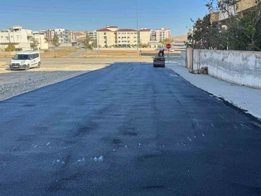 Bozuk Yollara Neşter Asfalt Çalışmaları Tüm Hızıyla Devam Ediyor