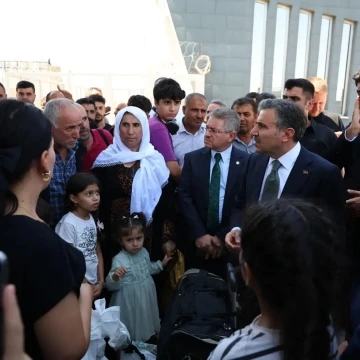  Cevdet Atay, Habur Sınır Kapısında Vatandaşların Sorunlarını Dinledi