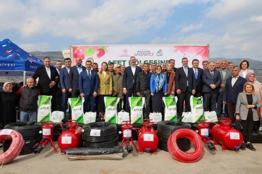 Depremden Etkilenen 200 Çiftçiye Çilek Üretimi İçin Destek Sağladı