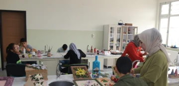 Diyarbakır'da Özel Öğrencilerin El Sanatlarından Gelir Elde Ediliyor