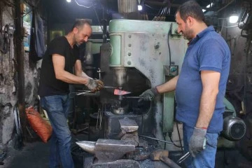 Diyarbakır’da Sıcak Demir Ustası: Mesleğini Ateşin Önünde 24 Yıldır Sürdürüyor
