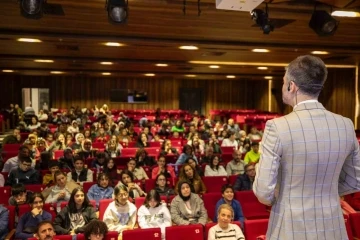 Eğitim Koçu Ömür Dinç, Aile ve Kariyer Okulu Projesini Tanıttı