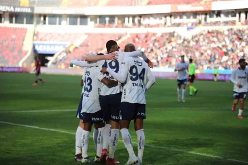 Fenerbahçe, Gaziantep FK Karşısında İlk Yarıda Fırtına Gibi Esti!