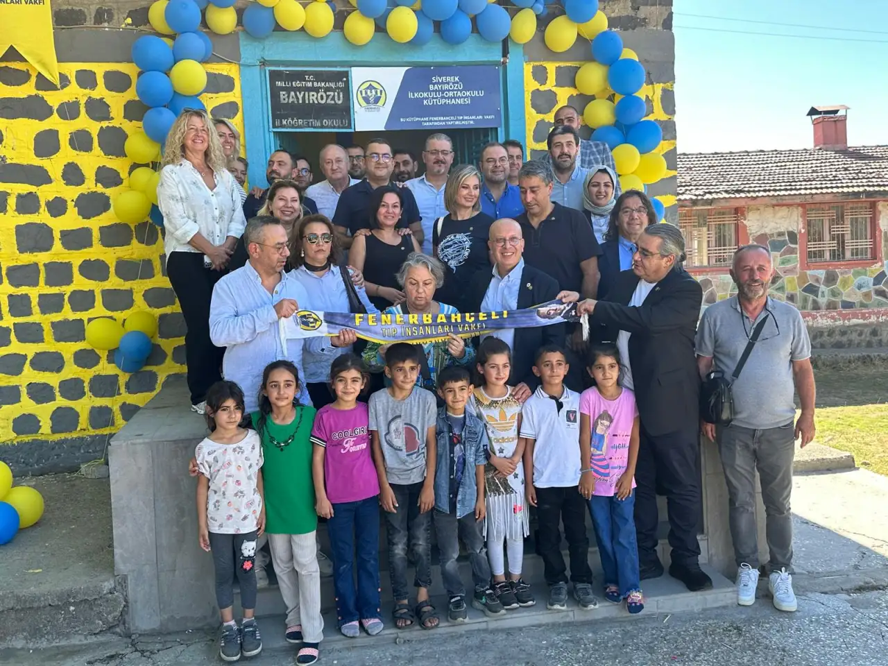 Fenerbahçeli Tıp İnsanları Vakfı'ndan Siverek Bayırözü İlkokuluna Kütüphane ve Okuma Salonu