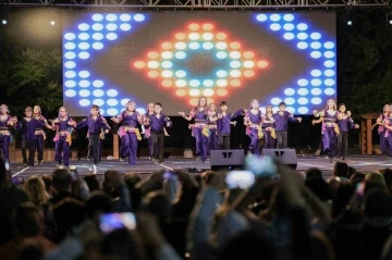 Gaziantep Kolej Vakfı'ndan Renkli Dans Festivali
