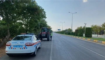 Gaziantep’te Tarım İşçilerini Taşıyan Araçlar ve Traktörler Denetlendi