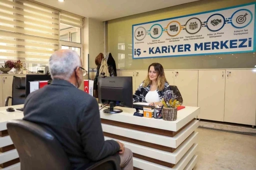 Gençlerin Kariyer Yollarını Açmaya Devam Ediyor