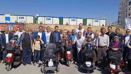 Gurbetçilerden Adıyaman Gölbaşı’ndaki Engelli Vatandaşlara Akülü Araç Yardımı