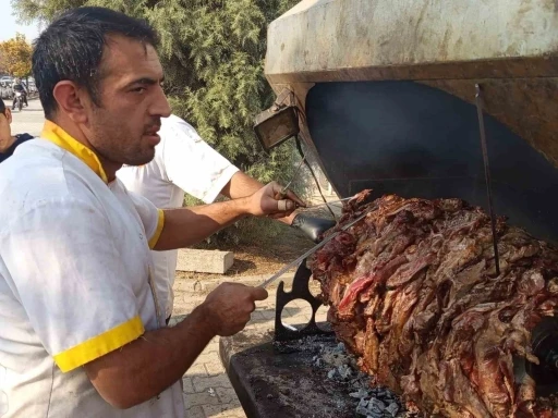 Gurme ve Yöresel Lezzetler Fuarında Cağ Kebabı Sergilendi