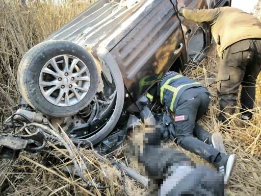 Hafif Ticari Araç Devrildi 1 Ölü, 1 Yaralı