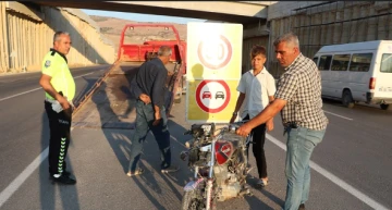 Hafriyat Kamyonu ile Motosiklet Çarpıştı