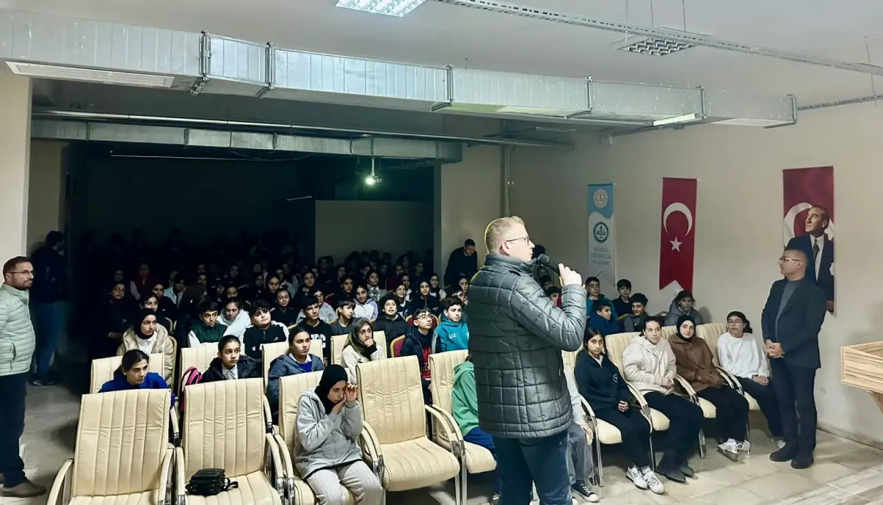 Harran Üniversitesi Akademisyenleri Siverek’te Öğrencilerle Buluştu