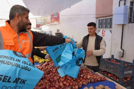 Hijyenik Pazar Ortamı İçin Çöp Poşeti Dağıtıldı