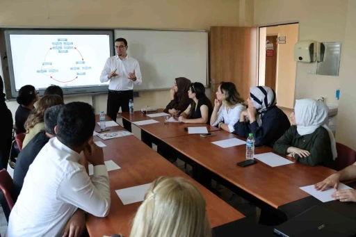 HKÜ’den Psikolojik Danışmanlara “Birlikte Yeniden Yeşermek” Konferansı